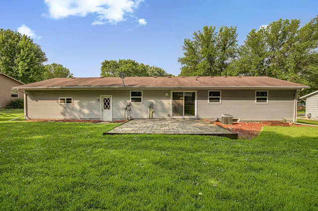 $249,000 | 1509 10th Street Southeast, Willmar, MN 56201