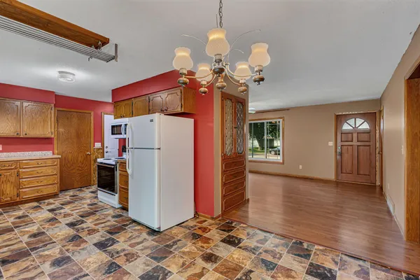 $249,000 | 1509 10th Street Southeast, Willmar, MN 56201