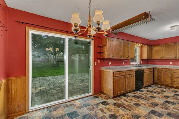 $249,000 | 1509 10th Street Southeast, Willmar, MN 56201