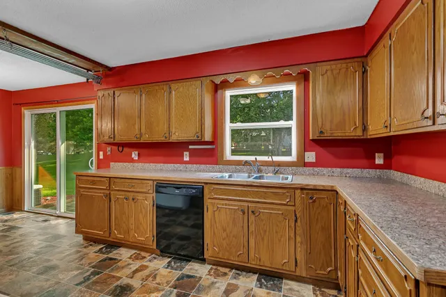 $249,000 | 1509 10th Street Southeast, Willmar, MN 56201