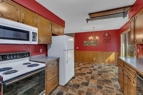 $249,000 | 1509 10th Street Southeast, Willmar, MN 56201