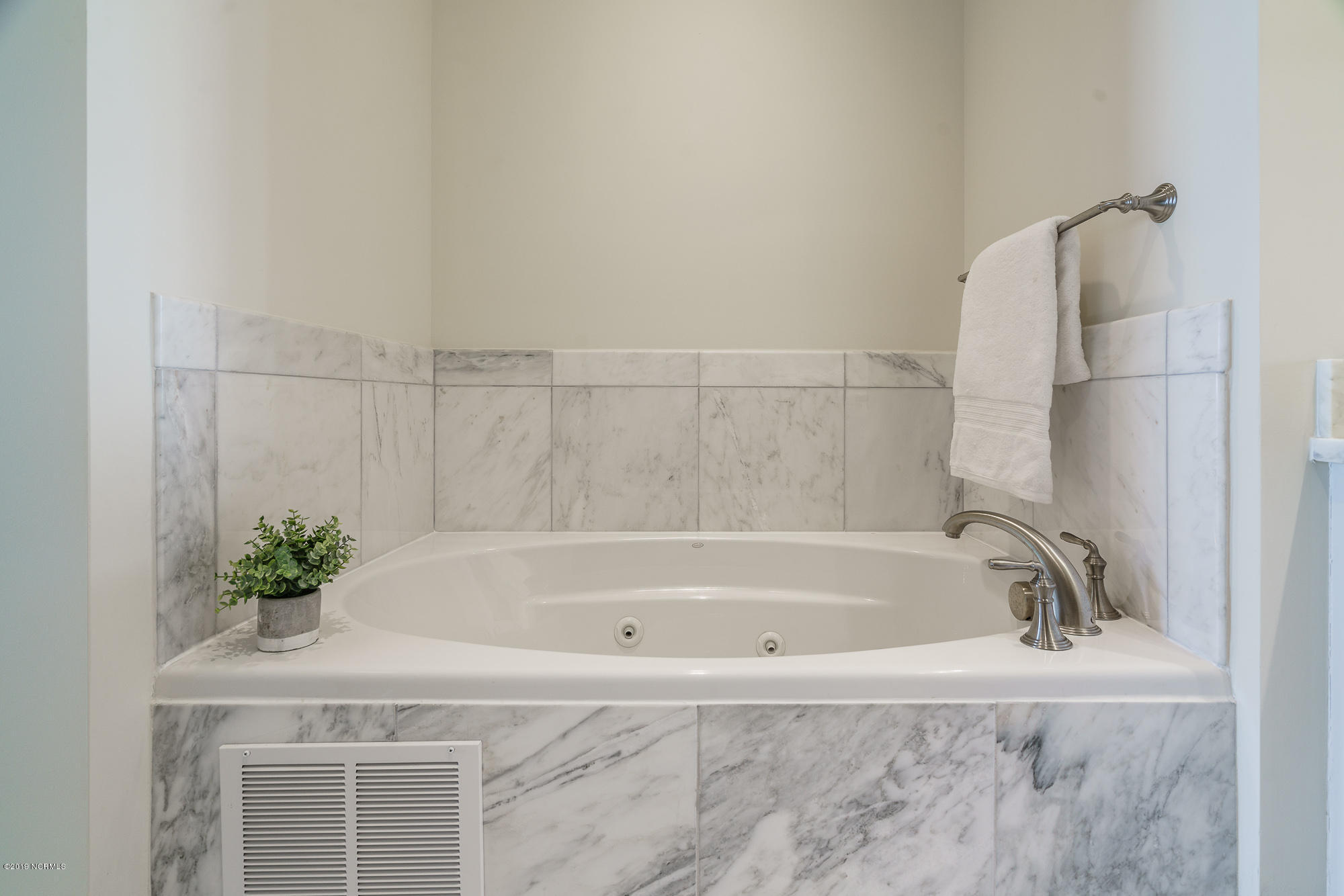 1435 Salter Path Road, Unit F2 Indian Beach, NC 28512 - Photo 14 of 36 Master Bath Soaking Tub