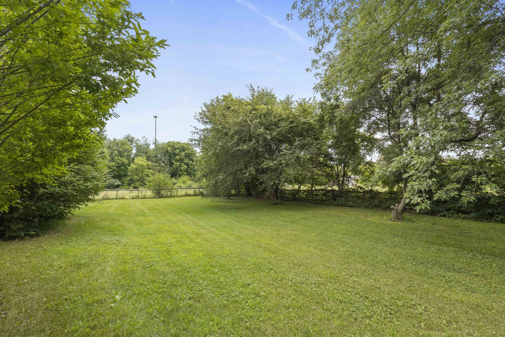 1010 Sunset Road Spring Grove, IL 60081 - Photo 14 of 40 a view of a green yard