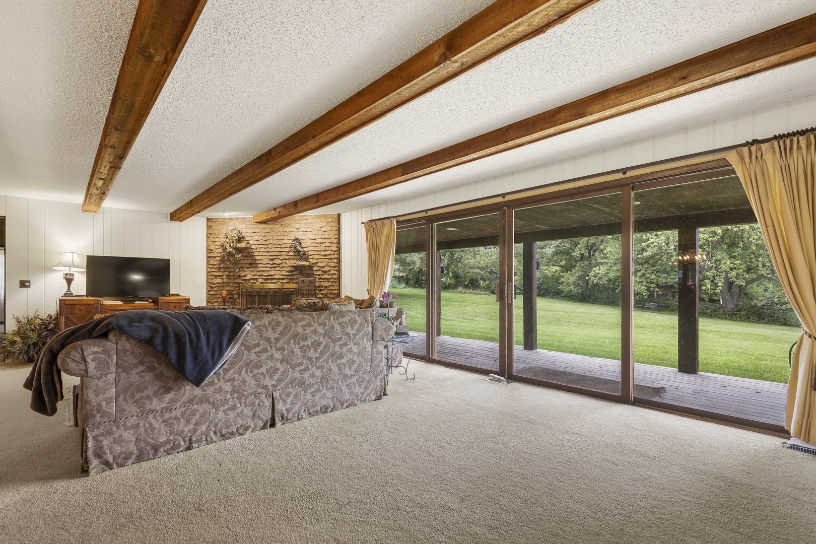 1010 Sunset Road Spring Grove, IL 60081 - Photo 21 of 40 a bedroom with a bed and a large window