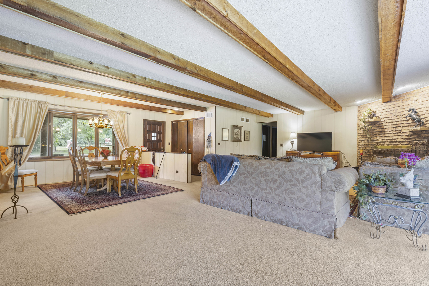 1010 Sunset Road Spring Grove, IL 60081 - Photo 23 of 40 a living room with furniture and a large window