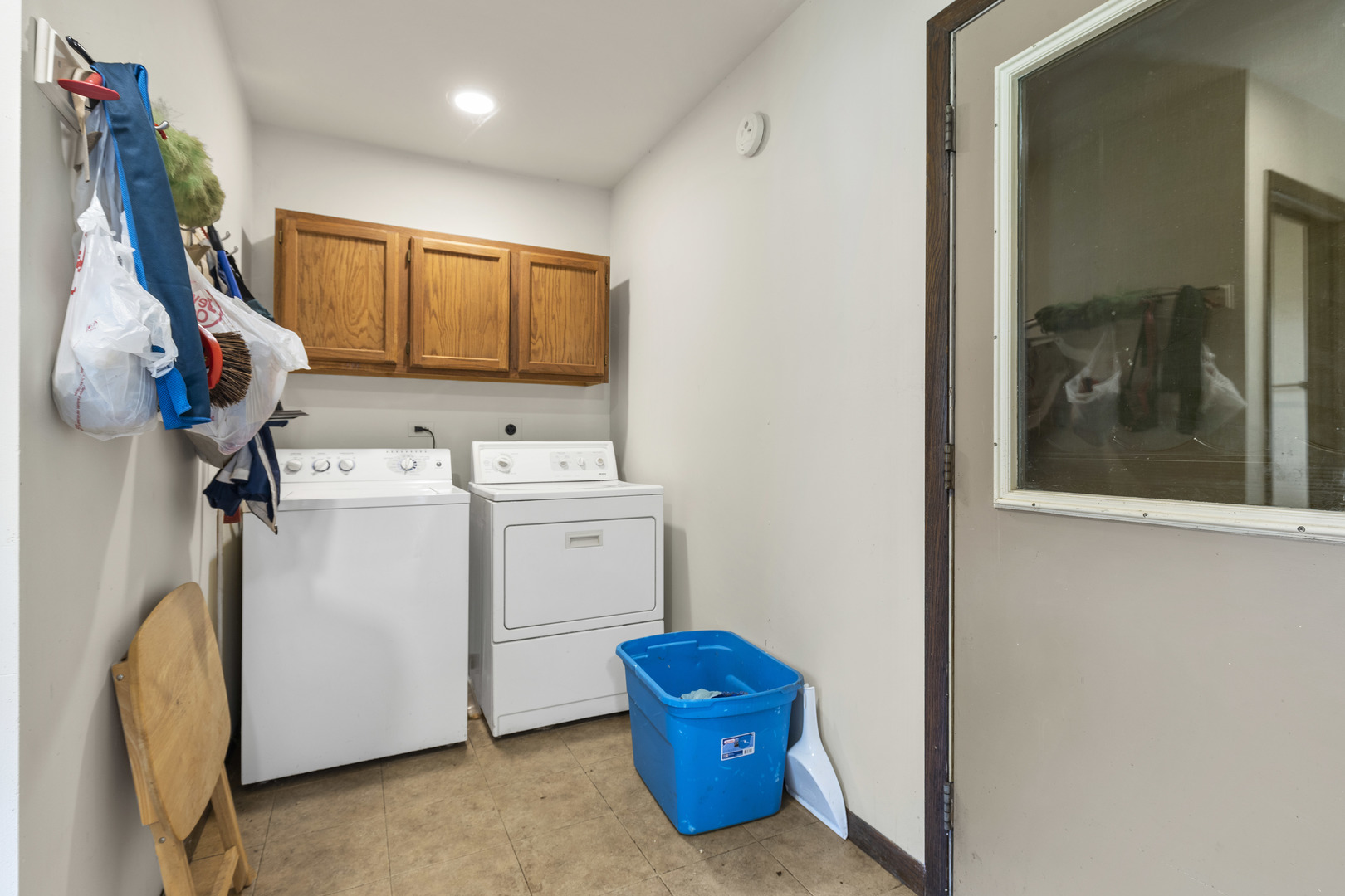 1010 Sunset Road Spring Grove, IL 60081 - Photo 28 of 40 a utility room with dryer and washer