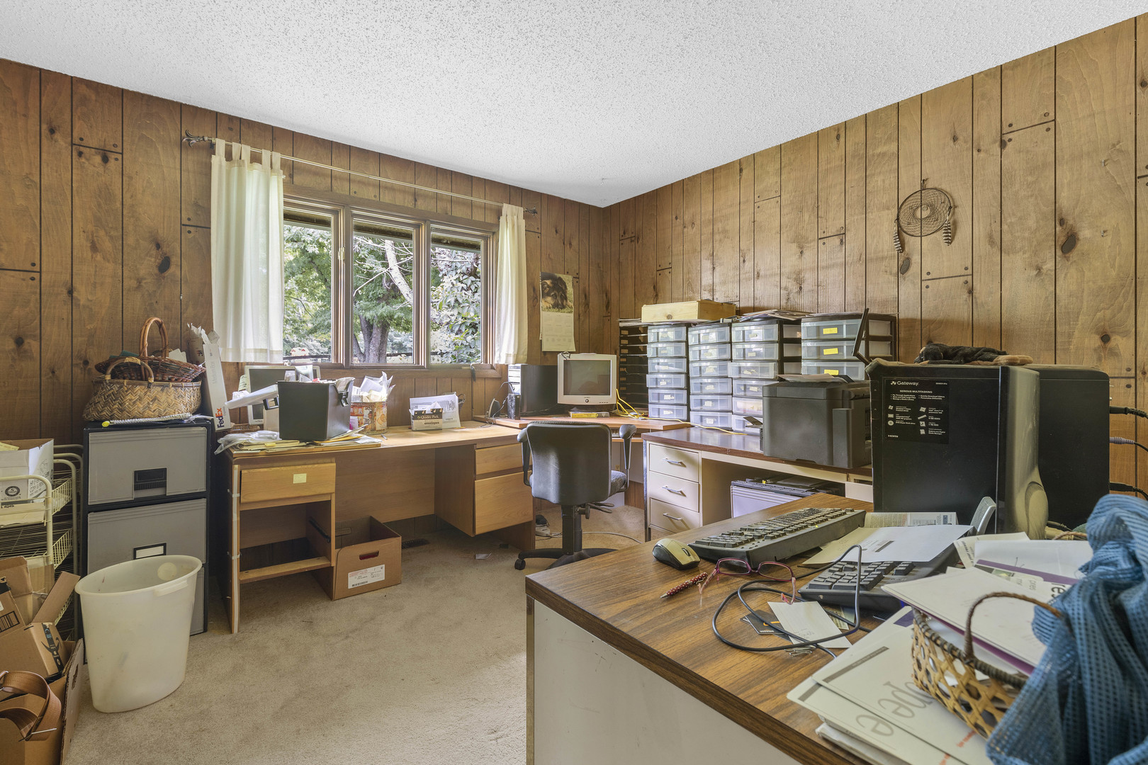 1010 Sunset Road Spring Grove, IL 60081 - Photo 32 of 40 a room with furniture and large window