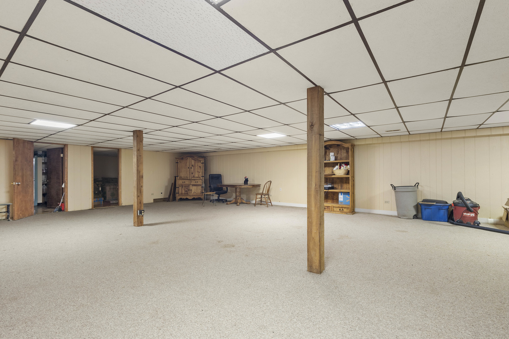 1010 Sunset Road Spring Grove, IL 60081 - Photo 33 of 40 a view of a livingroom with closet