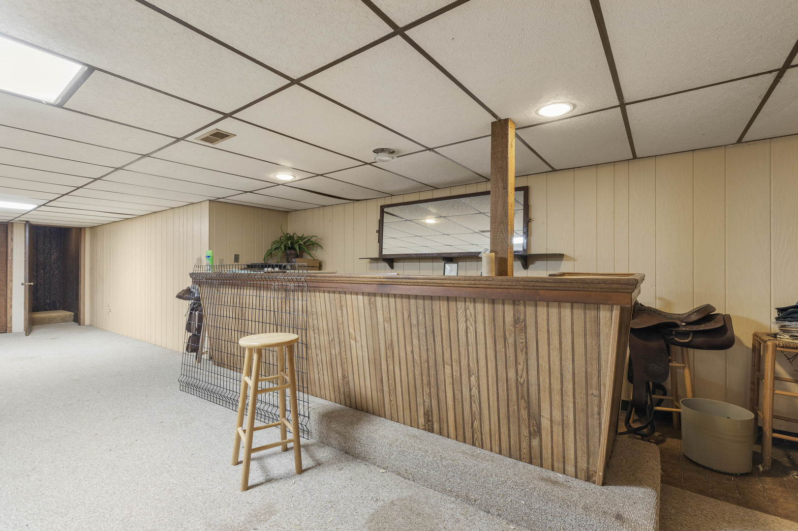 1010 Sunset Road Spring Grove, IL 60081 - Photo 35 of 40 a hallway with a table and chairs