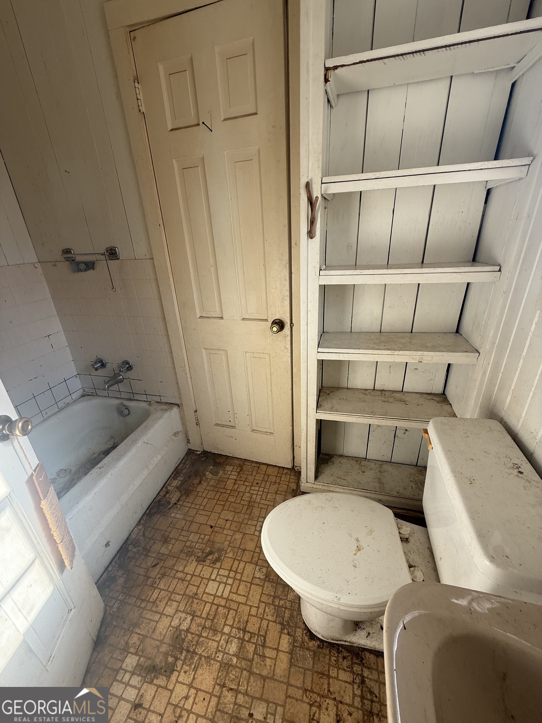 140 Keas Church Circle Adrian, GA 31002 - Photo 20 of 26 a bathroom with a toilet and a bathtub