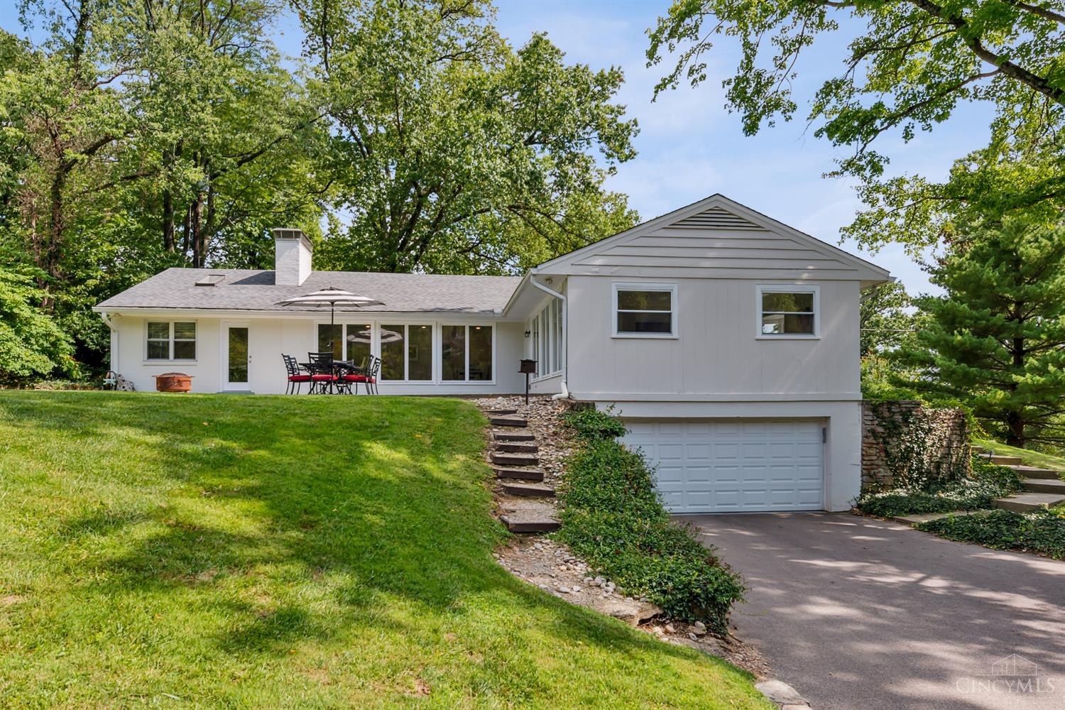 554 Reily Road Cincinnati, OH 45215 - Photo 1 of 27