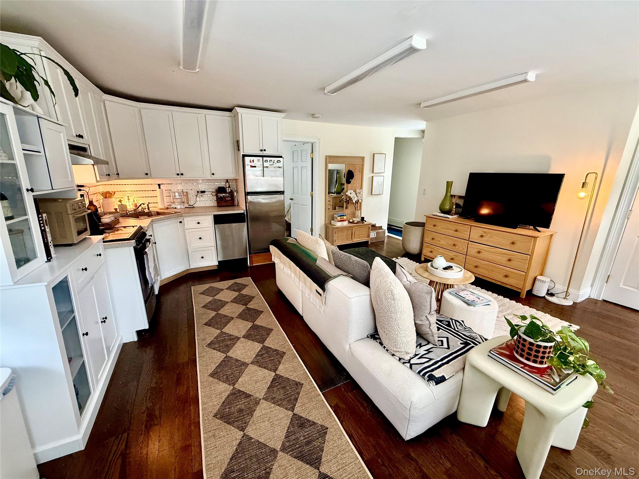 9 Oyster Bay Road Locust Valley, NY 11560 - Photo 2 of 7