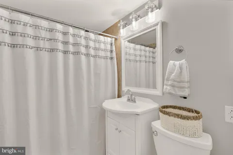 $499,900 | 4608 28th Road South, Unit A, Arlington, VA 22206