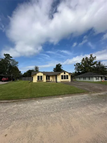 a view of a house with a backyard