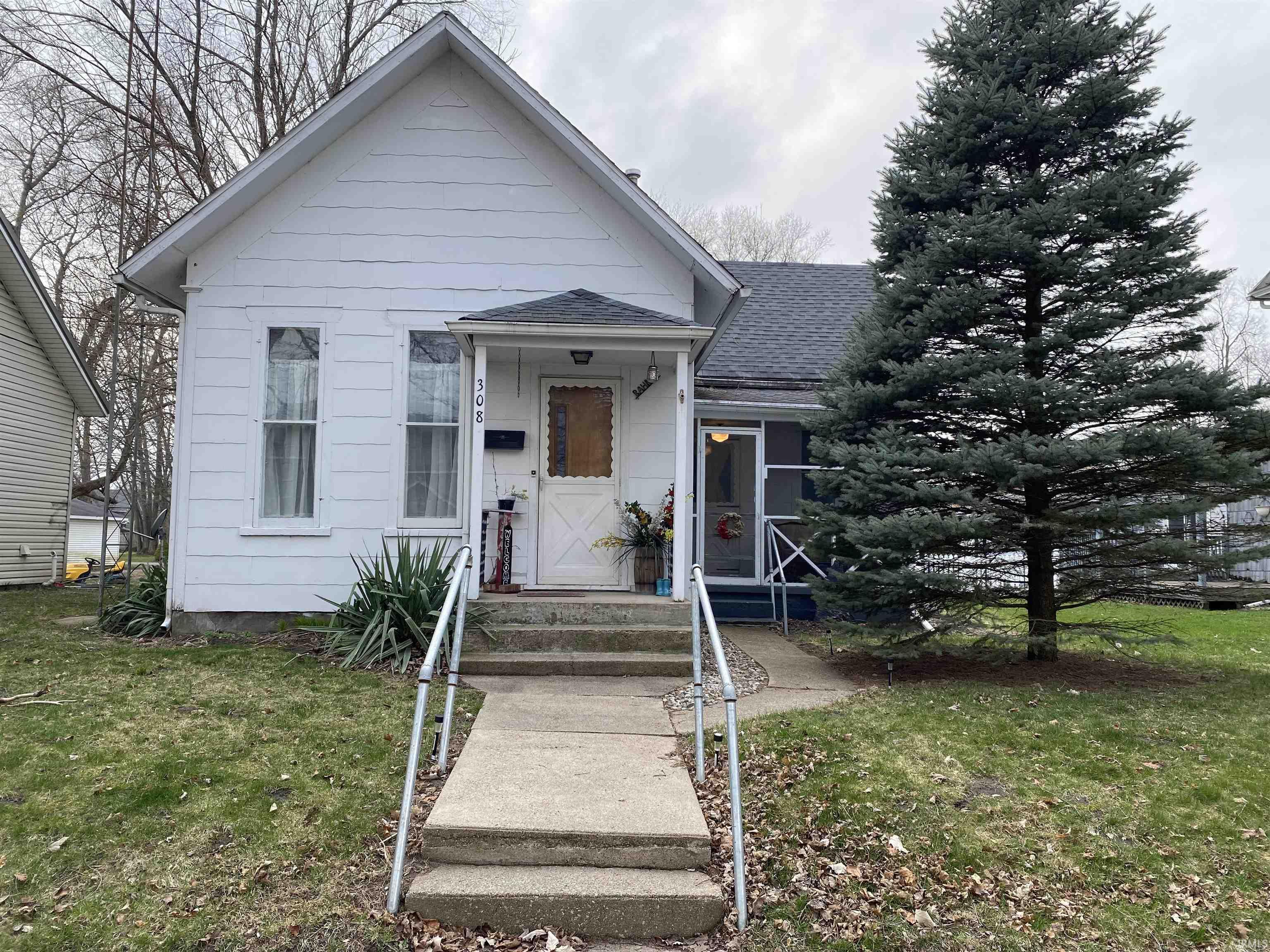 308 Jefferson Street Rochester, IN 46975 - Photo 2 of 18