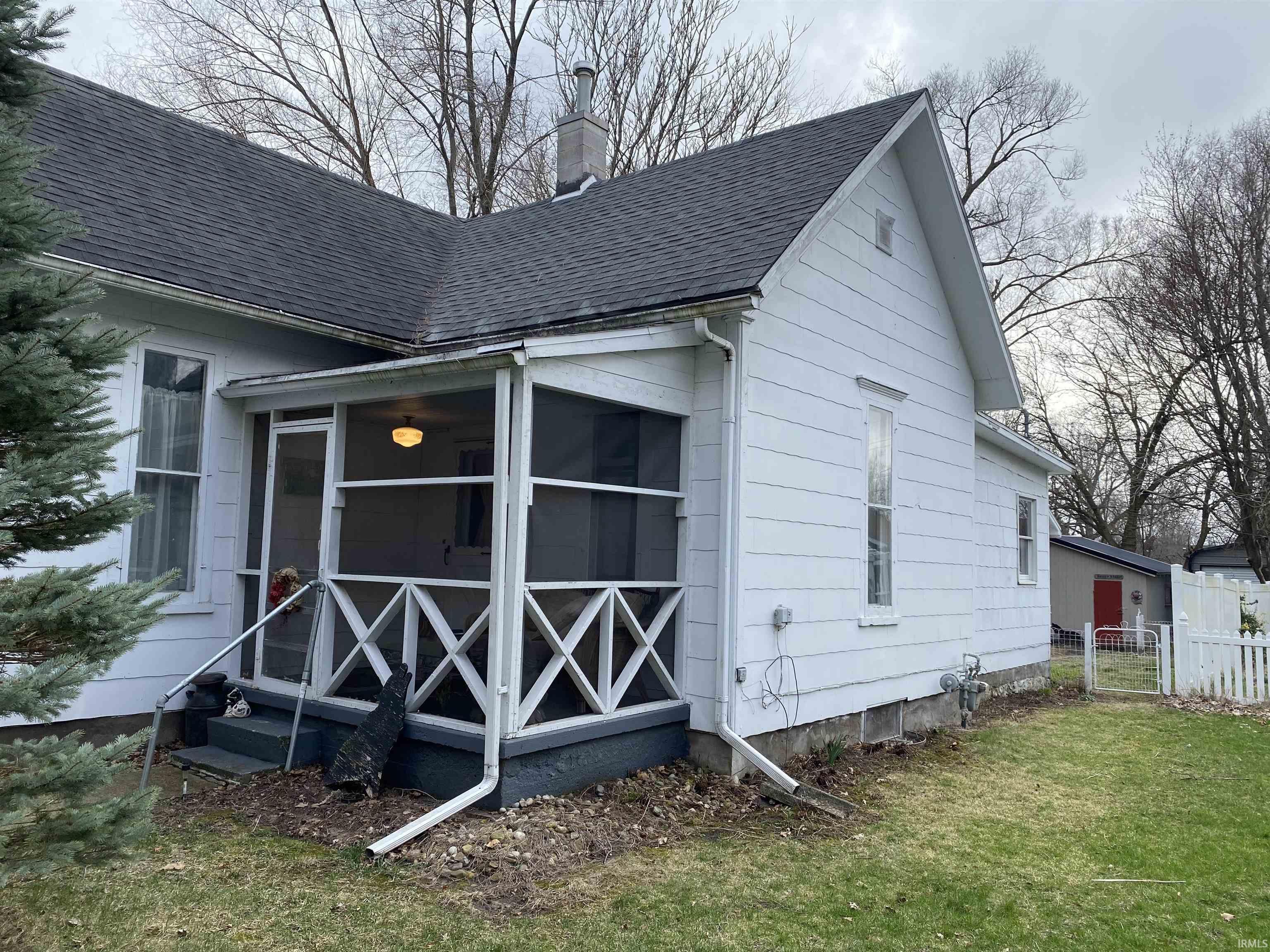 308 Jefferson Street Rochester, IN 46975 - Photo 3 of 18