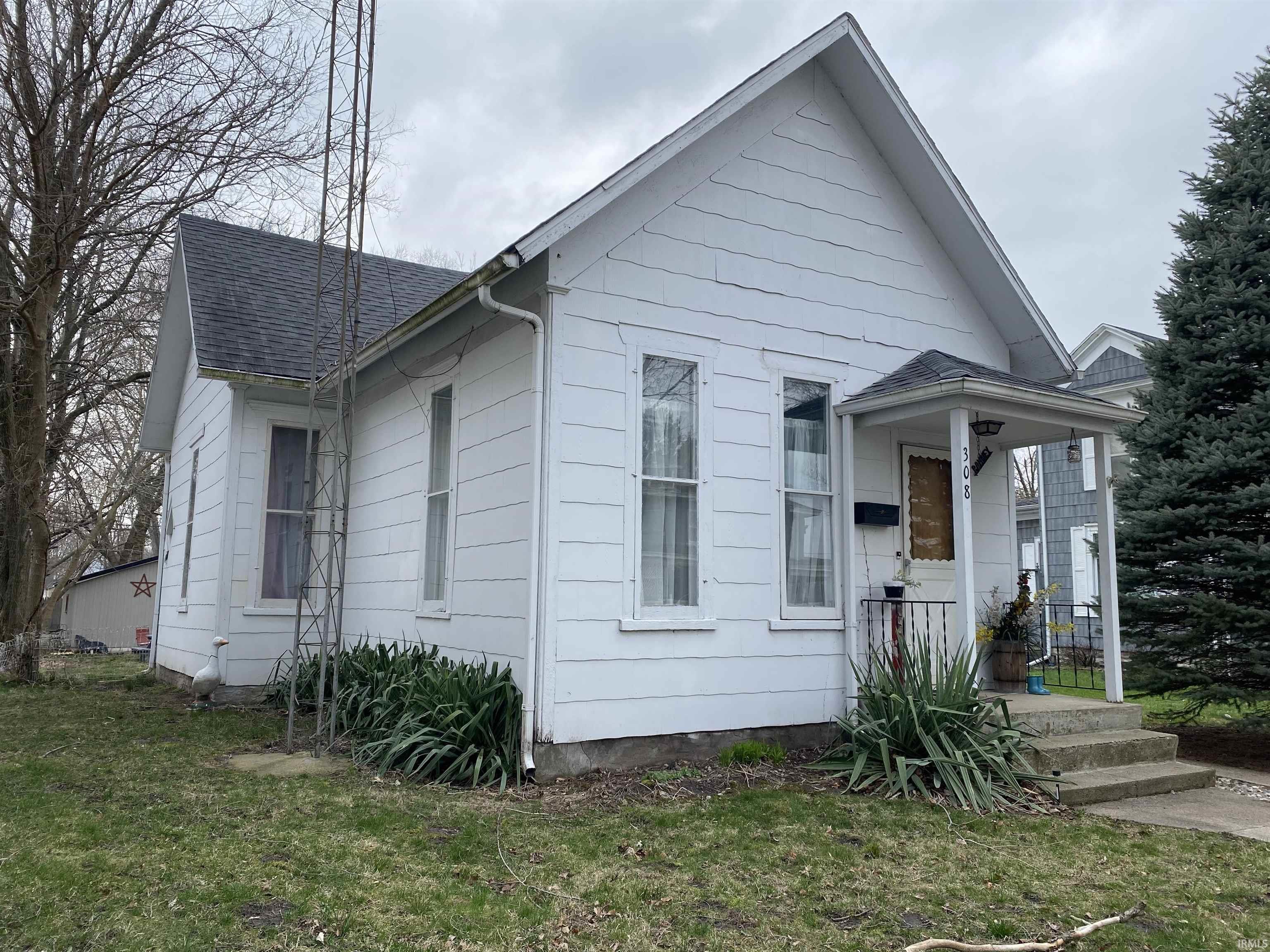 308 Jefferson Street Rochester, IN 46975 - Photo 4 of 18
