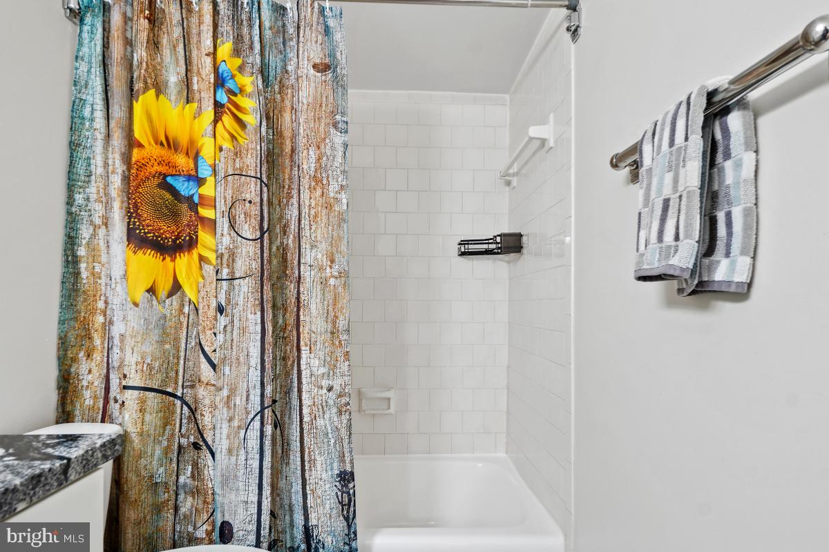 794 Quince Orchard Boulevard, Unit T2 Gaithersburg, MD 20878 - Photo 14 of 30 a bathroom with a shower