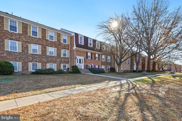 $213,000 | 794 Quince Orchard Boulevard, Unit T2, Gaithersburg, MD 20878