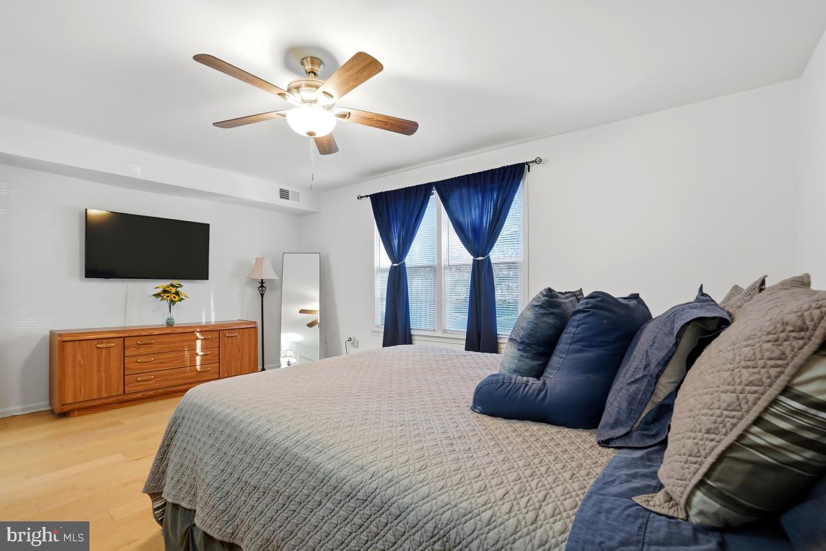 794 Quince Orchard Boulevard, Unit T2 Gaithersburg, MD 20878 - Photo 23 of 30 a bedroom with a bed and a flat screen tv