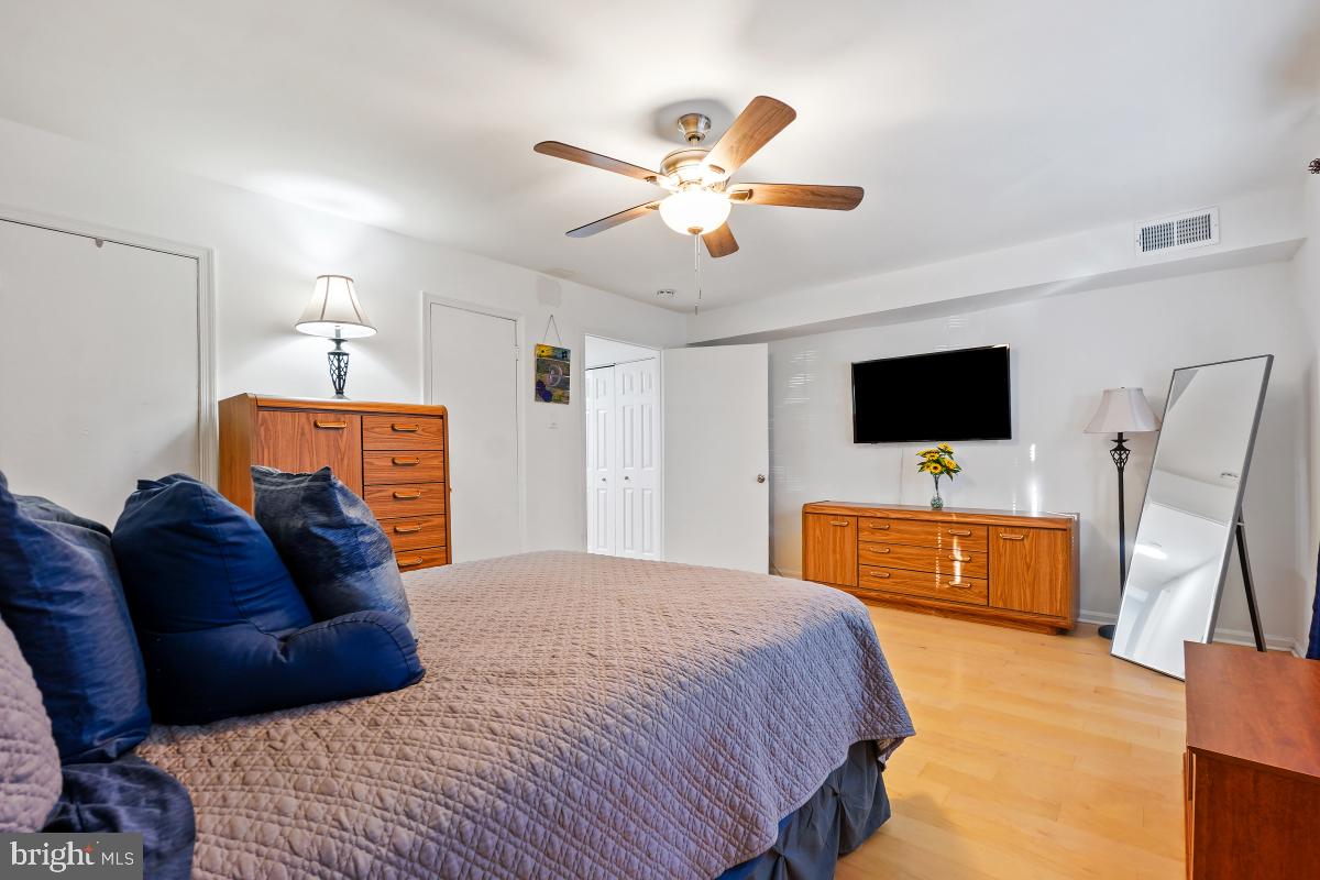 794 Quince Orchard Boulevard, Unit T2 Gaithersburg, MD 20878 - Photo 25 of 30 a bedroom with a bed flat screen tv and a couch