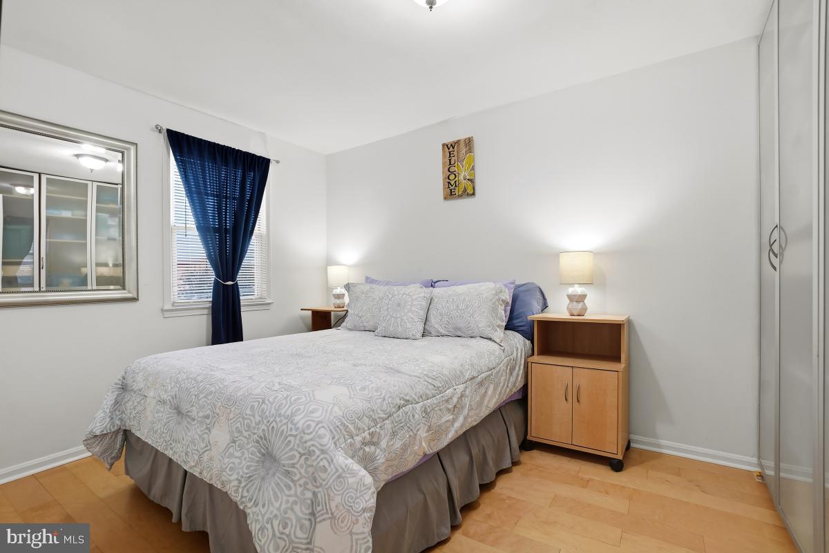 794 Quince Orchard Boulevard, Unit T2 Gaithersburg, MD 20878 - Photo 26 of 30 a bedroom with a bed and a window