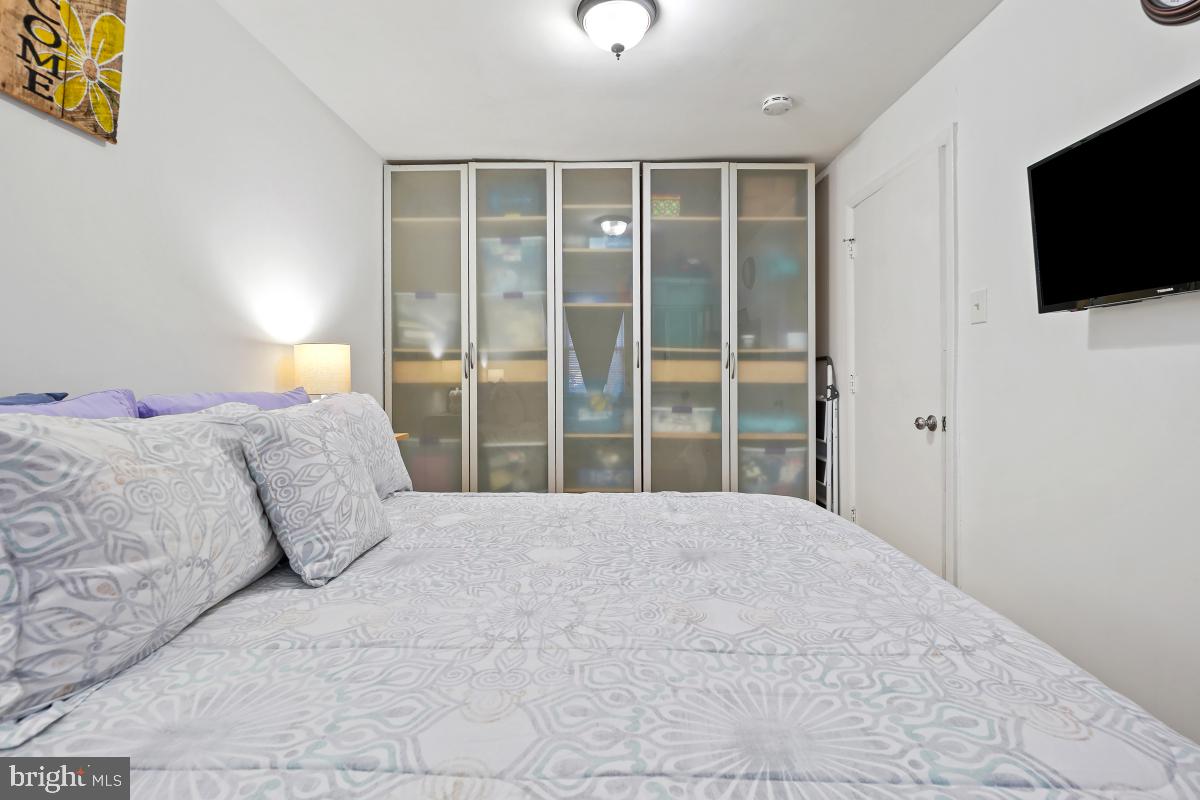 794 Quince Orchard Boulevard, Unit T2 Gaithersburg, MD 20878 - Photo 28 of 30 a large bedroom with a bed and tv