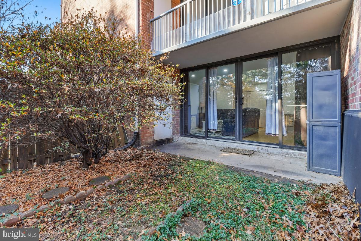 794 Quince Orchard Boulevard, Unit T2 Gaithersburg, MD 20878 - Photo 30 of 30 a view of a house with backyard and porch