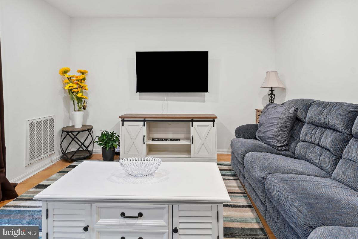 794 Quince Orchard Boulevard, Unit T2 Gaithersburg, MD 20878 - Photo 7 of 30 a living room with furniture and a flat screen tv