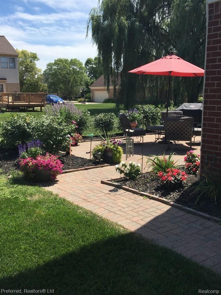 47875 Pavillon Road Canton, MI 48188 - Photo 57 of 58 Spring/Summer Time Blooms