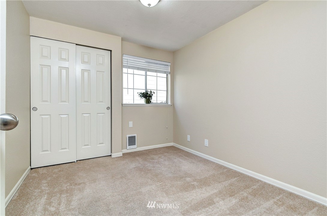 8653 Avondale Road Northeast, Unit D108 Redmond, WA 98052 - Photo 13 of 23