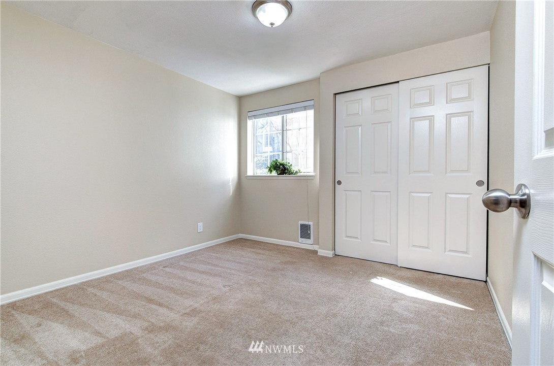 8653 Avondale Road Northeast, Unit D108 Redmond, WA 98052 - Photo 14 of 23