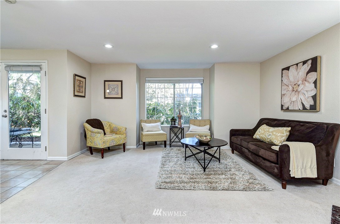 8653 Avondale Road Northeast, Unit D108 Redmond, WA 98052 - Photo 4 of 23