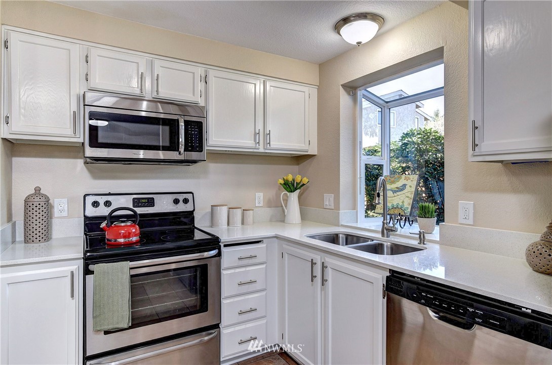 8653 Avondale Road Northeast, Unit D108 Redmond, WA 98052 - Photo 7 of 23