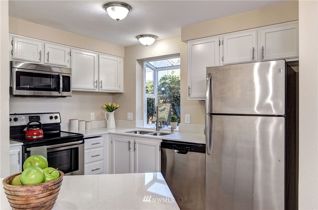 8653 Avondale Road Northeast, Unit D108 Redmond, WA 98052 - Photo 8 of 23