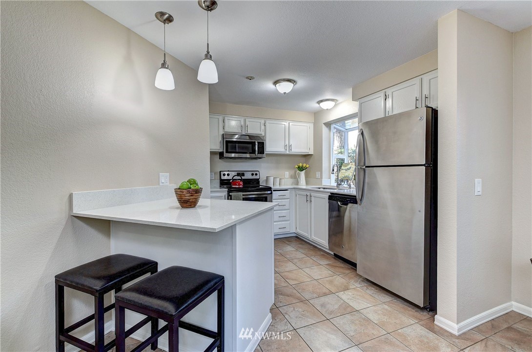 8653 Avondale Road Northeast, Unit D108 Redmond, WA 98052 - Photo 9 of 23