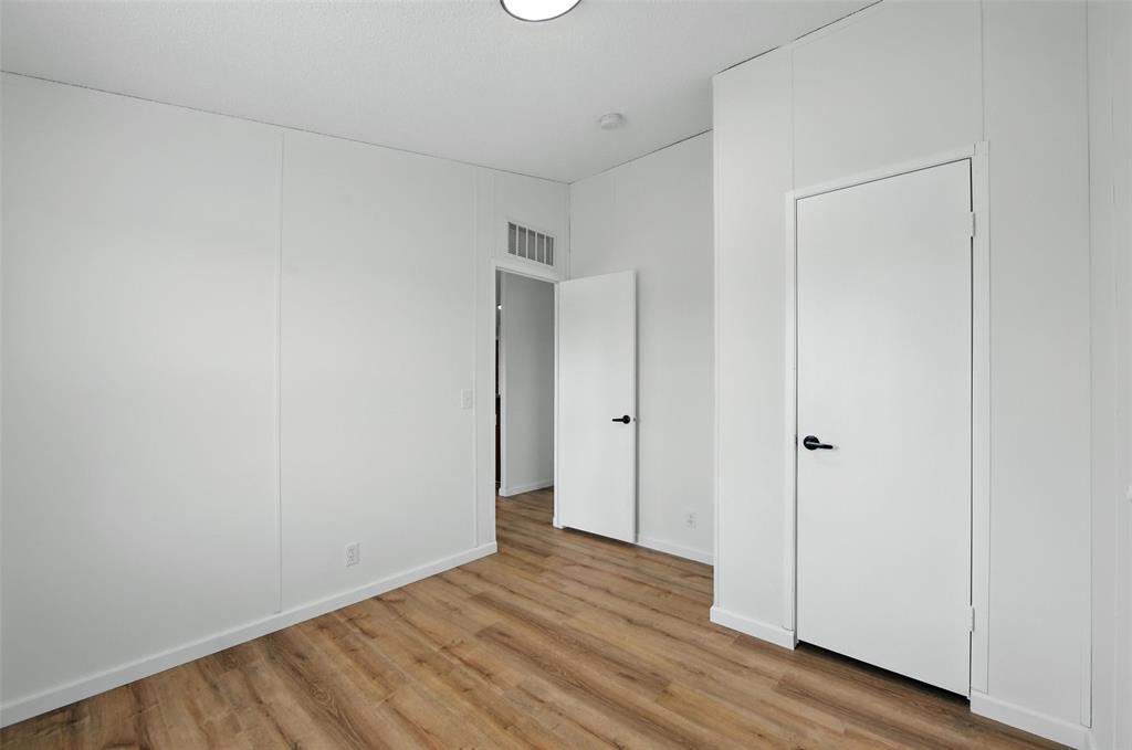 197 Pondview Drive Decatur, TX 76234 - Photo 15 of 28 a view of an empty room with wooden floor and closet