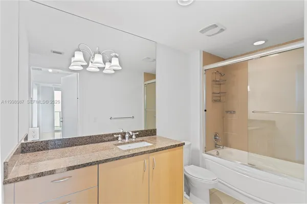 $3,950 | 300 South Biscayne Boulevard, Unit T2414, Miami, FL 33131