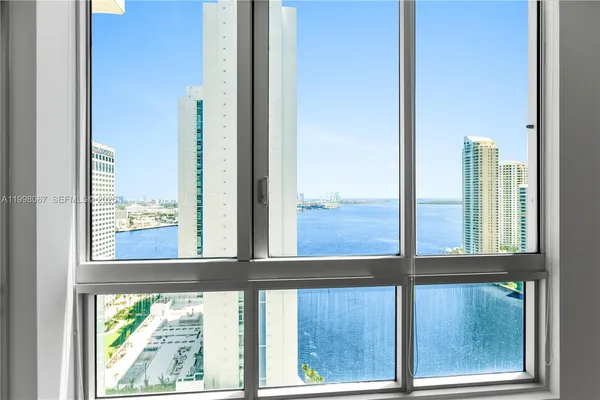 $3,950 | 300 South Biscayne Boulevard, Unit T2414, Miami, FL 33131