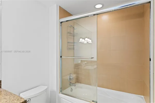 $3,950 | 300 South Biscayne Boulevard, Unit T2414, Miami, FL 33131