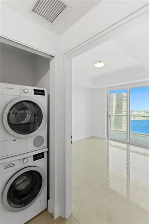 $3,950 | 300 South Biscayne Boulevard, Unit T2414, Miami, FL 33131