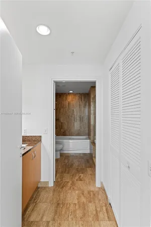 $3,950 | 300 South Biscayne Boulevard, Unit T2414, Miami, FL 33131