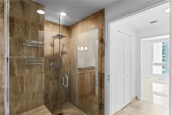 $3,950 | 300 South Biscayne Boulevard, Unit T2414, Miami, FL 33131