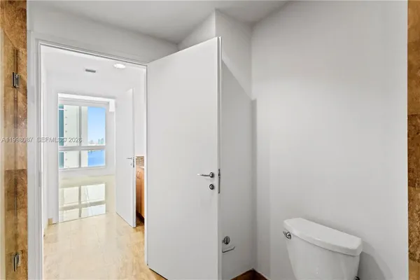 $3,950 | 300 South Biscayne Boulevard, Unit T2414, Miami, FL 33131