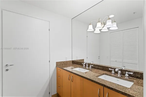 $3,950 | 300 South Biscayne Boulevard, Unit T2414, Miami, FL 33131