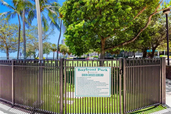 $3,950 | 300 South Biscayne Boulevard, Unit T2414, Miami, FL 33131