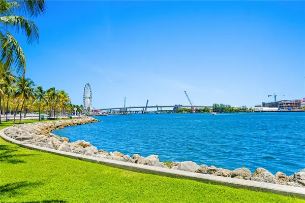 $3,950 | 300 South Biscayne Boulevard, Unit T2414, Miami, FL 33131