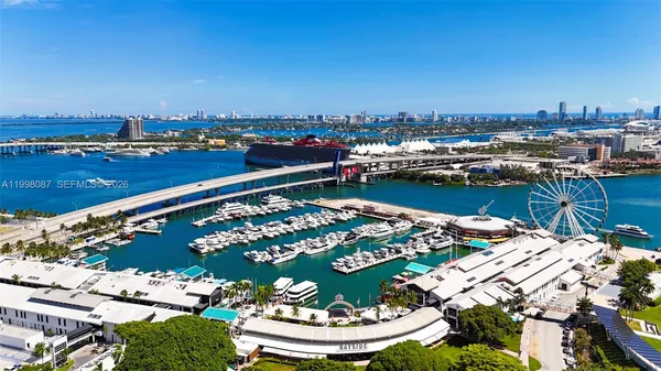 $3,950 | 300 South Biscayne Boulevard, Unit T2414, Miami, FL 33131