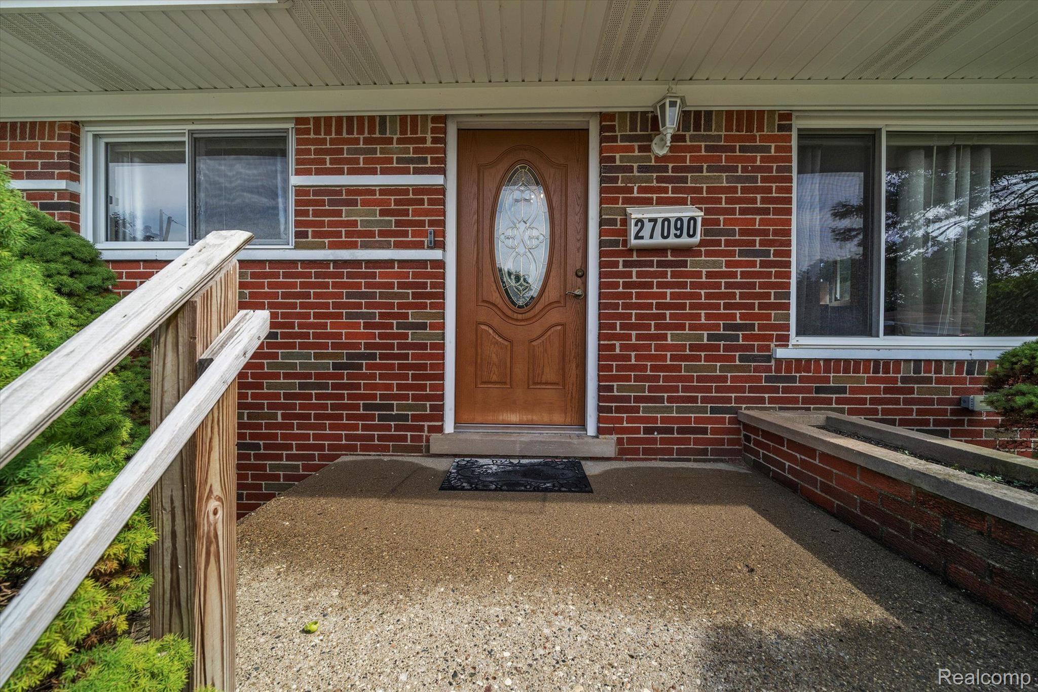 27090 Jean Road Warren, MI 48093 - Photo 4 of 43 Gallery Image 4