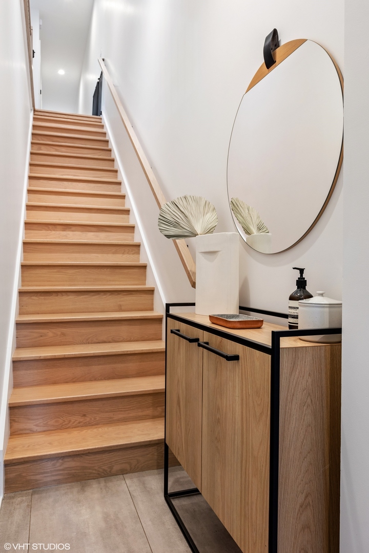 2224 North Sawyer Avenue, Unit 2 Chicago, IL 60647 - Photo 2 of 30